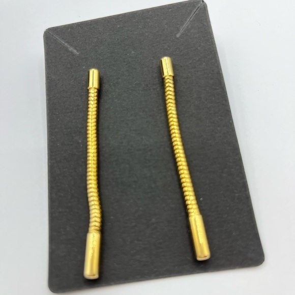 Gold Tone Long Chain Pierced Earrings 2 1/2” Minimalist Stunning - Picture 5 of 6